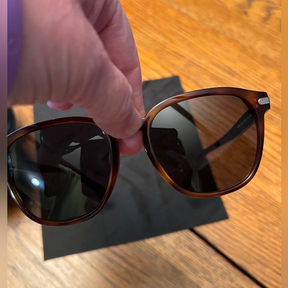 Ferragamo Women’s NWT tortoise sunglasses. Includes case, box, cleaning cloth